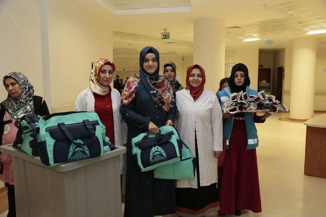 Ayşe Ekinci, Hastane Ziyaretinde Hasta Ve Yakınlarıyla Bir Araya Geldi 1