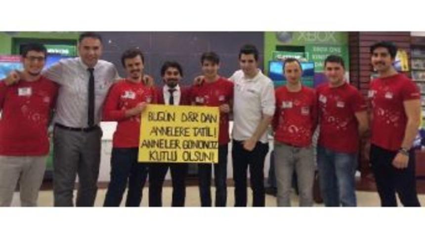 Anneler G&uuml;n&uuml;'nde T&uuml;m Annelere Izin Verildi