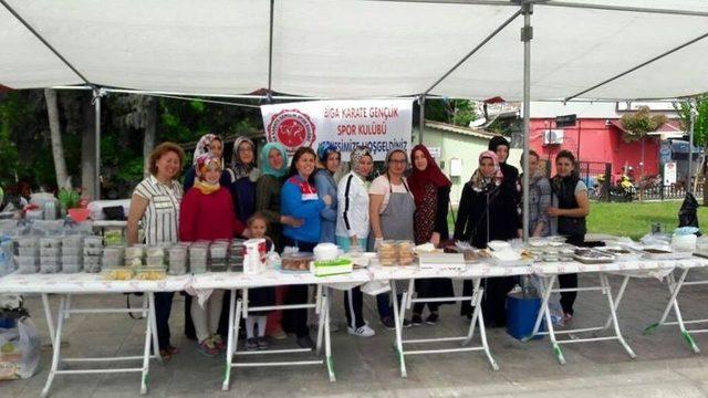 Biga’da Öğrenciler Yararına Kermes Düzenlendi