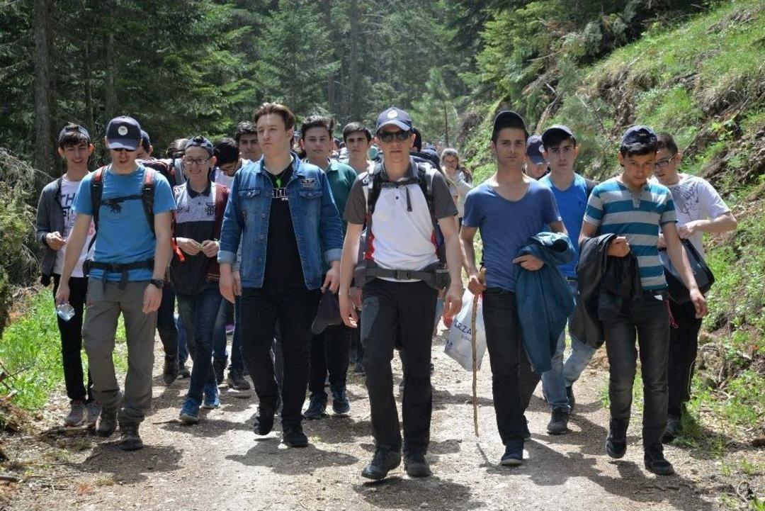 Boz&uuml;y&uuml;kl&uuml; Gen&ccedil;ler Atat&uuml;rk K&ouml;şk&uuml;&rsquo;ne Y&uuml;r&uuml;d&uuml;