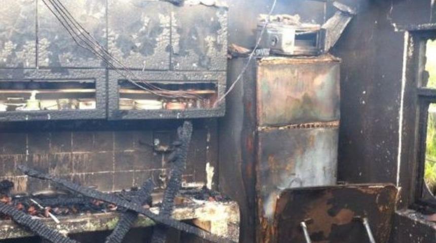 Tek Katlı Evde Yangın &Ccedil;ıktı: 1 &Ouml;l&uuml;