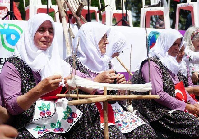 K&ouml;yl&uuml; Kadınların Korosu İzleyicileri Mest Etti 1