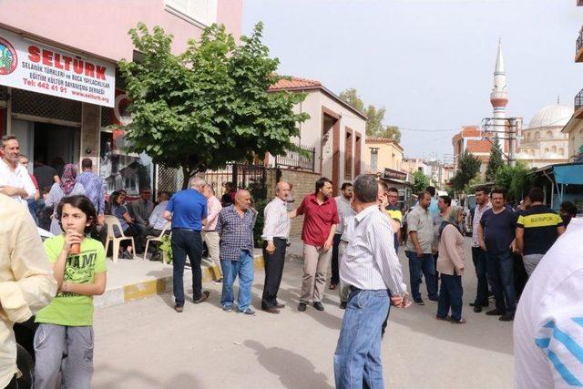 İzmir’de Acı Bekleyiş Devam Ediyor