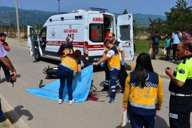 Otomobil Çarpan Motosikletteki Baba Öldü, Kızı Yaralı