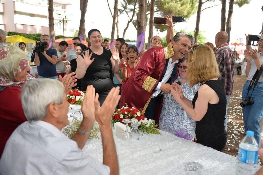 &Ouml;zel Ailelere Toplu Nikah