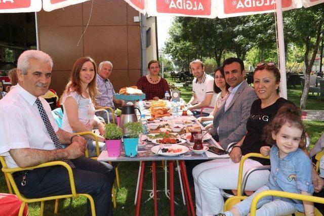 T&uuml;rk Sağlık-sen&rsquo;li Kadınlardan &Ccedil;ifte Kutlama 1