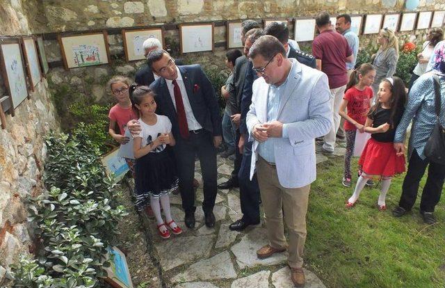 Milas&rsquo;ta Gen&ccedil; Karikat&uuml;ristlerden B&uuml;y&uuml;k Eserler 1