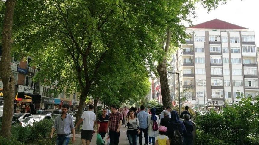 Havalar Isındı Vatandaşlar &Ccedil;arşıya Akın Etti