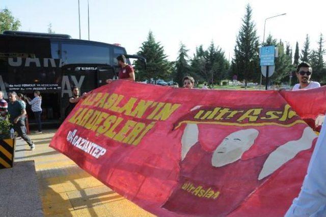 Galatasaray Kafilesi Gaziantep’Te