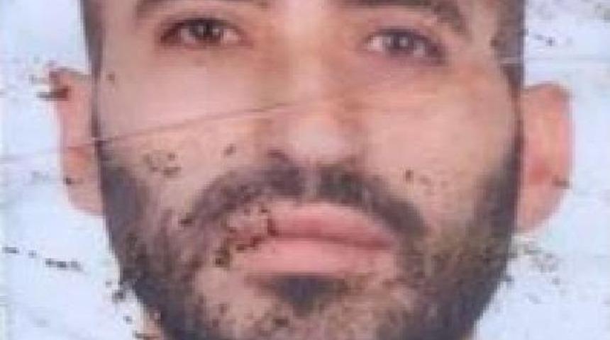 Ağa&ccedil; Altında Yanında Uyuştucu D&uuml;zeneği Ile Cesedi Bulundu