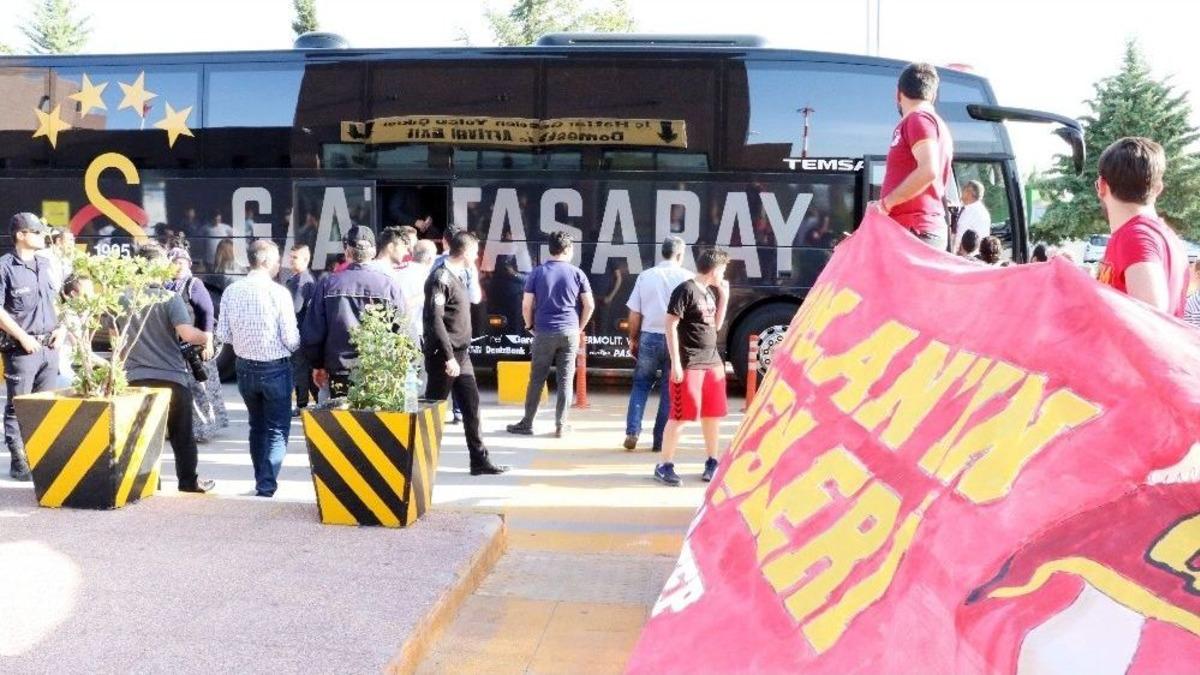 Galatasaray, Gaziantep&rsquo;te Protestoyla Karşılandı