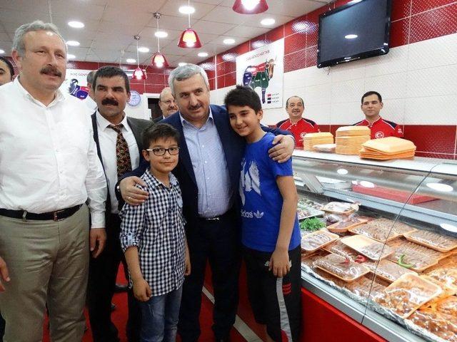 Başkan Baran Şanlıurfa Kebabının Tadına Baktı