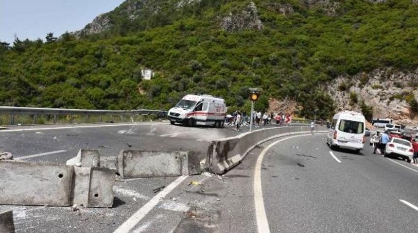 Tur Midib&uuml;s&uuml; Faciası: 24 &Ouml;l&uuml;, 10 Yaralı (6)