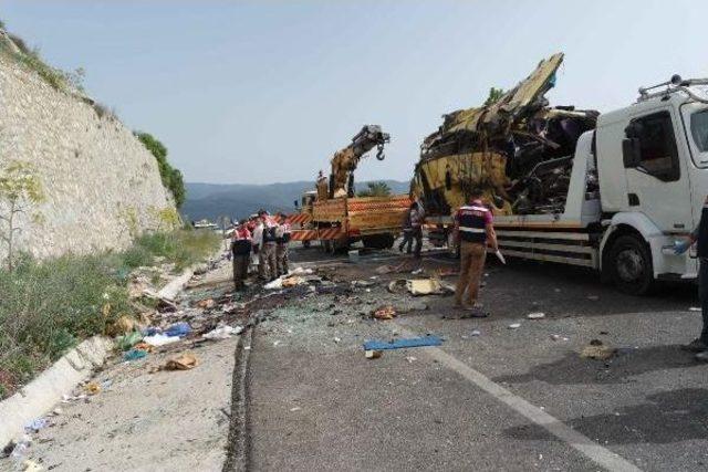 Tur Midib&uuml;s&uuml; Faciası: 24 &Ouml;l&uuml;, 10 Yaralı (6) 1