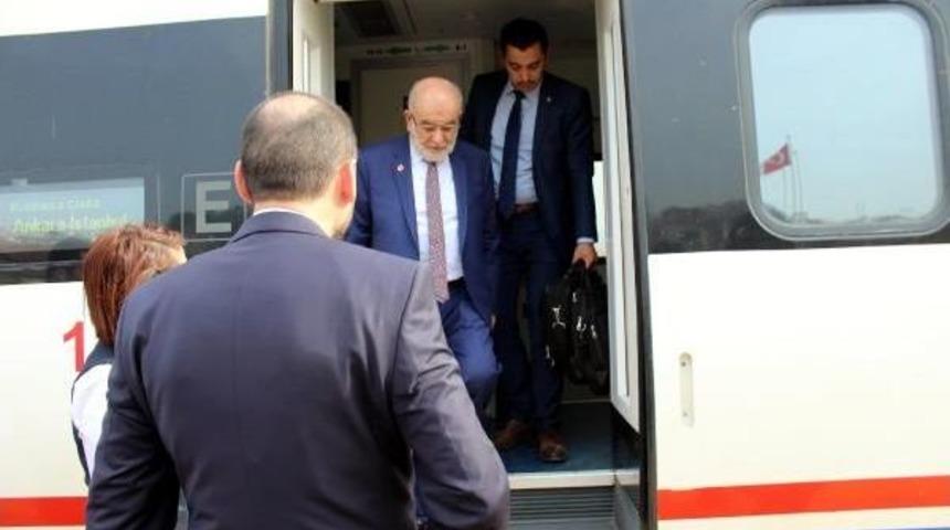 Temel Karamollaoğlu Trenle İzmit'e Geldi