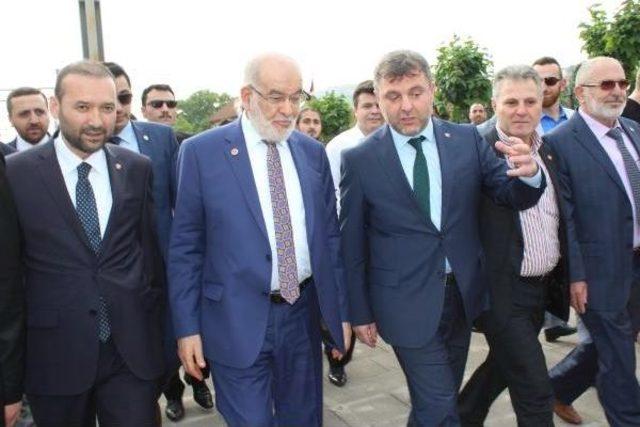 Temel Karamollaoğlu Trenle İzmit'e Geldi