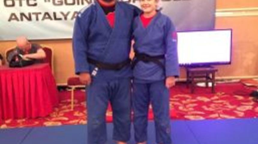 Salihli Belediyesporlu Bing&ouml;l Ve Gezer&rsquo;e Milli G&ouml;rev