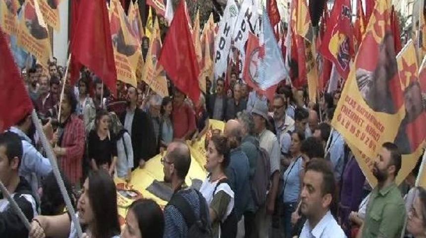 Kadık&ouml;y'de Ulaş Bayraktaroğlu I&ccedil;in Anma D&uuml;zenlendi