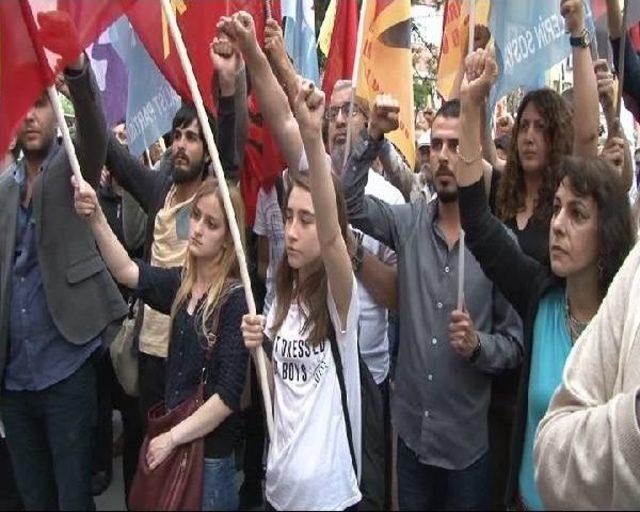 Kadıköy'de Ulaş Bayraktaroğlu Için Anma Düzenlendi