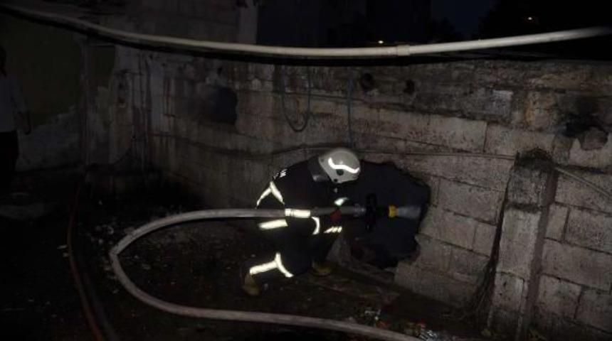 Adıyaman'da T&uuml;rbede Yangın