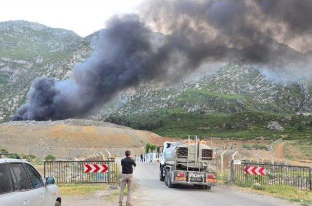 Manisa Şehir &Ccedil;&ouml;pl&uuml;ğ&uuml;nde Yangın 3