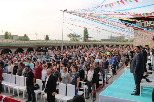 Bakan Akdağ, Merkezefendi Geleneksel Tıp Festivali&rsquo;nde Mesir Macunu Dağıttı 2