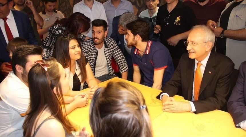 Chp Genel Başkanı Kılı&ccedil;daroğlu Gen&ccedil;lerle Buluştu