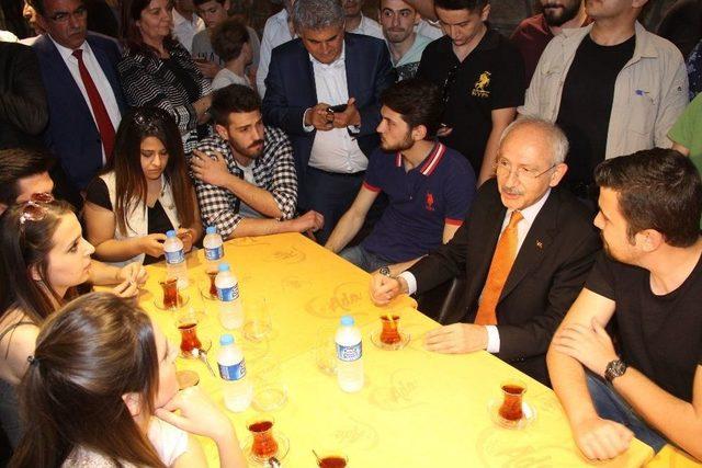 Chp Genel Başkanı Kılı&ccedil;daroğlu Gen&ccedil;lerle Buluştu 1