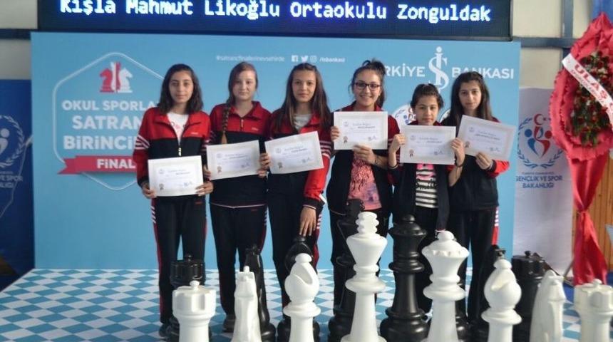 Kışla Mahmut Likoğlu Ortaokulu Satran&ccedil;ta T&uuml;rkiye 7.&rsquo;si Oldu