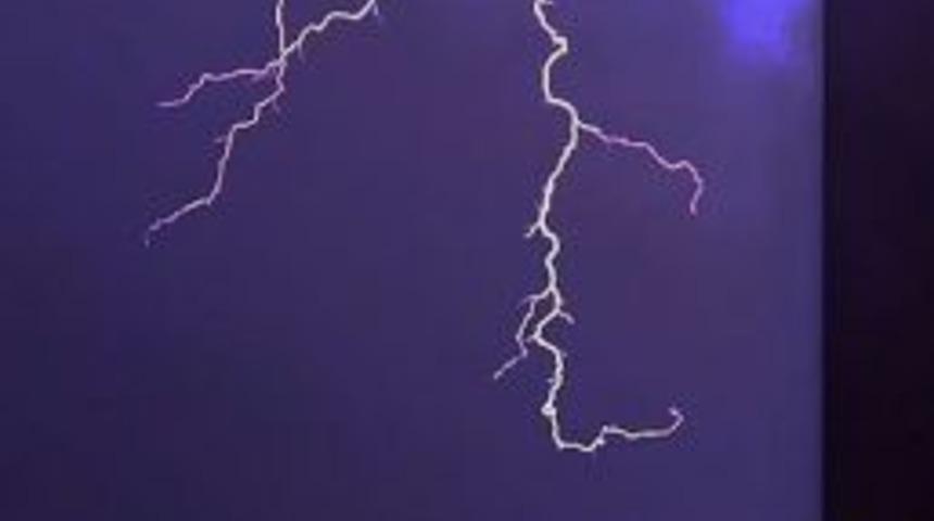 Edirne’de Şimşekler Gökyüzünü Aydınlattı