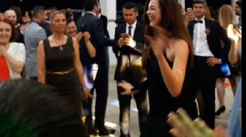 Azra Akın, Trakya D&uuml;ğ&uuml;n&uuml;nde Roman Havalarıyla Coştu