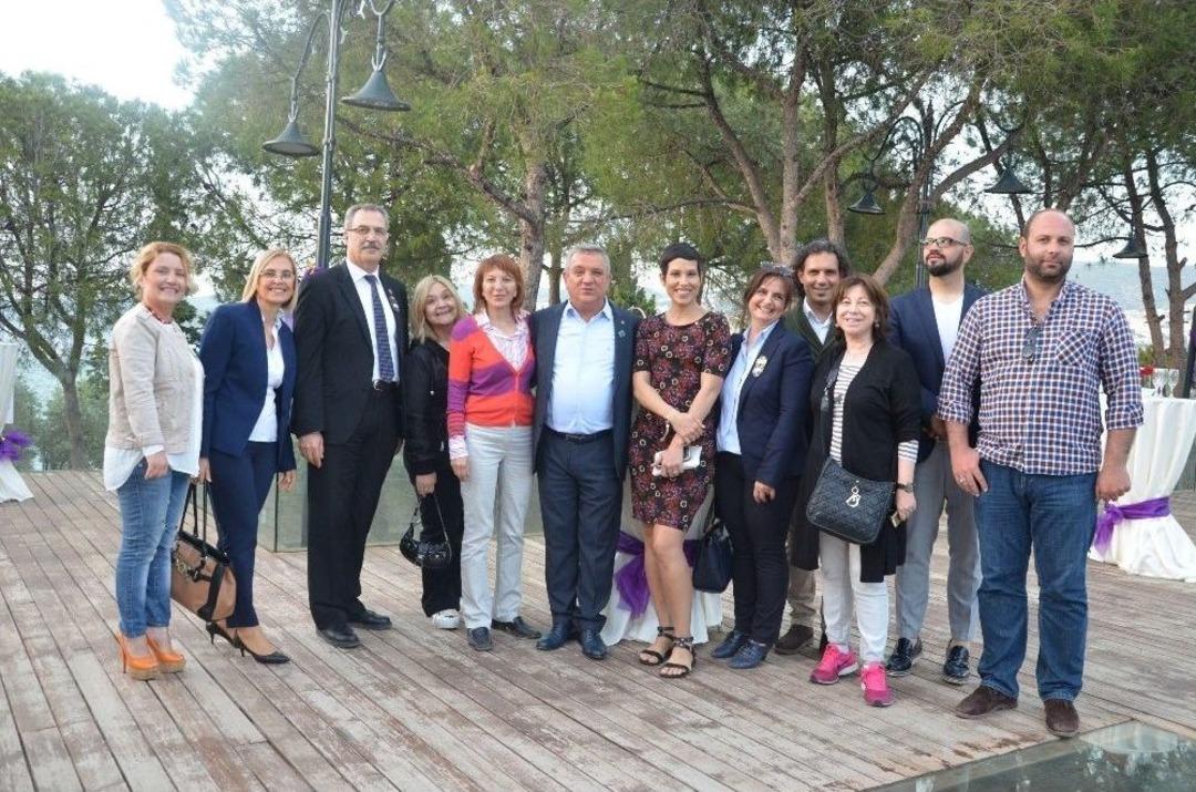 Gen&ccedil;lerarası Değişim Programı Eğitimi Kuşadası&rsquo;nda Başladı