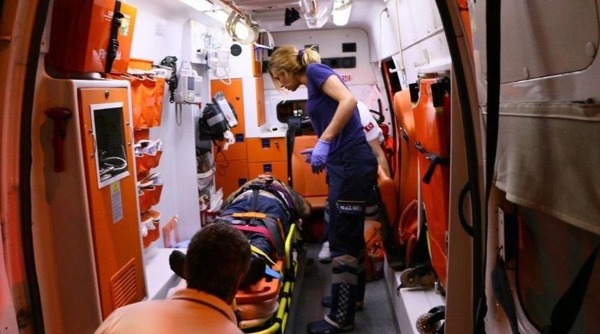 Y&uuml;r&uuml;yen Merdiveni Kullanırken Ayağı Sıkıştı