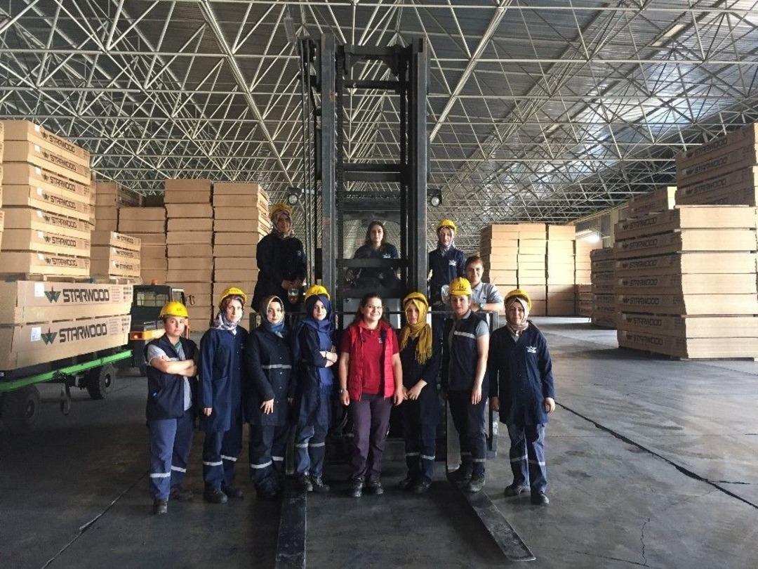 (&ouml;zel Haber) En Ağır Y&uuml;k&uuml; Forklift Operat&ouml;r&uuml; Anneler Kaldırıyor