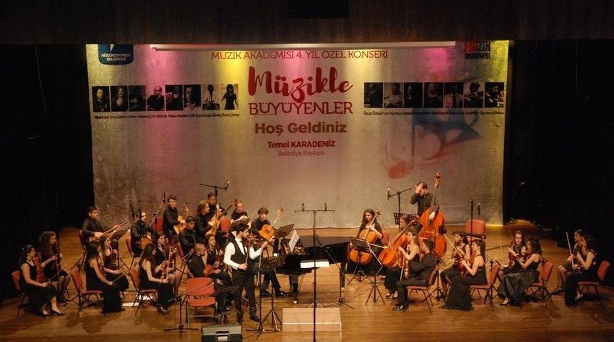 Ustalar Ve &Ouml;ğrenciler Aynı Sahnede