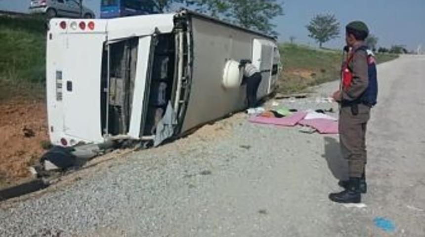 Konya&rsquo;da Otob&uuml;s Devrildi: 20 Yaralı