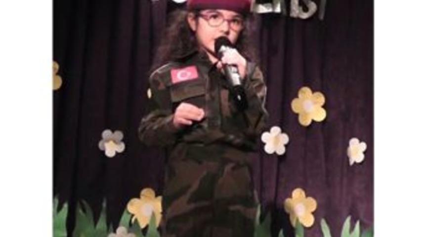 Beş Yaşındaki Kızdan Duygulandıran Şiir