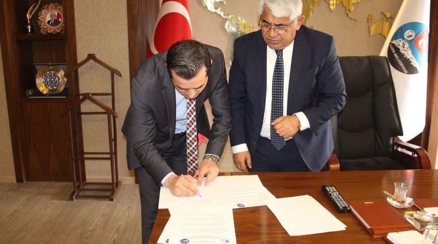 Kars Belediye Başkanlığı İle Kosgeb İl M&uuml;d&uuml;rl&uuml;ğ&uuml; Arasında Protokol İmzalandı