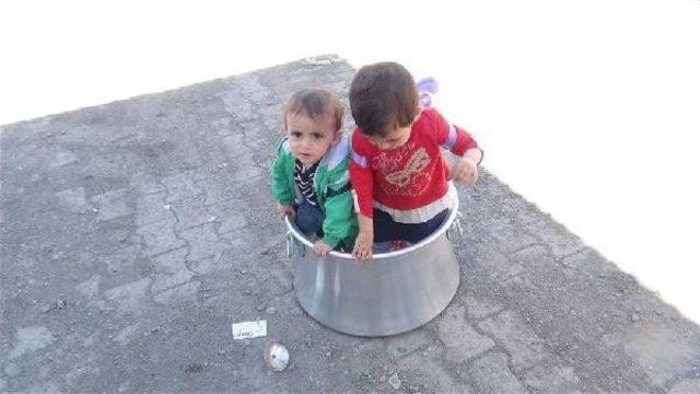 &Ccedil;ocuklarını Kazana Koyup Taşıdılar 3