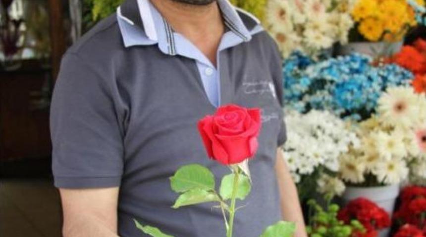 &Ccedil;i&ccedil;ek&ccedil;ilerde 'anneler G&uuml;n&uuml;' Telaşı