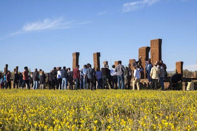 24 Ülkeden 108 Bilim Adamı Ahlat’ı Gezdi