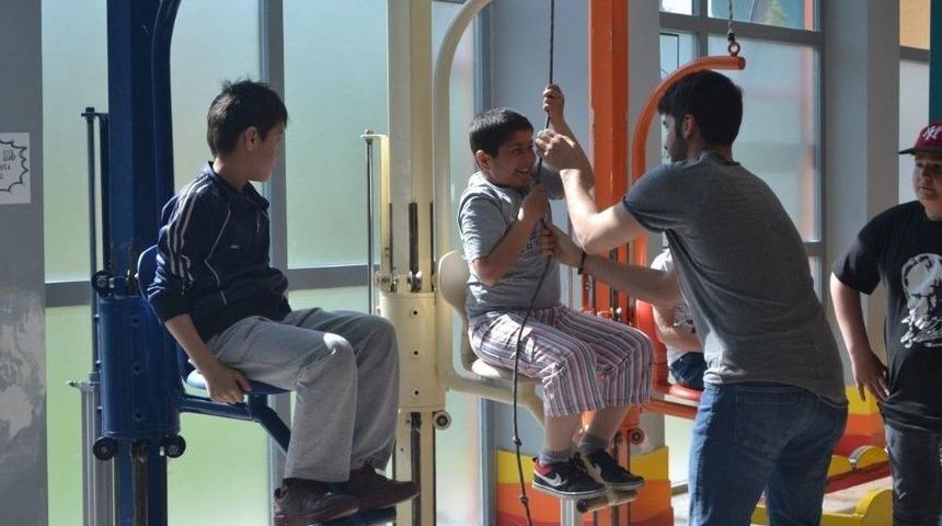 &ldquo;umut Dolu G&ouml;zler&rdquo; Hayallerin Kapısını Araladı