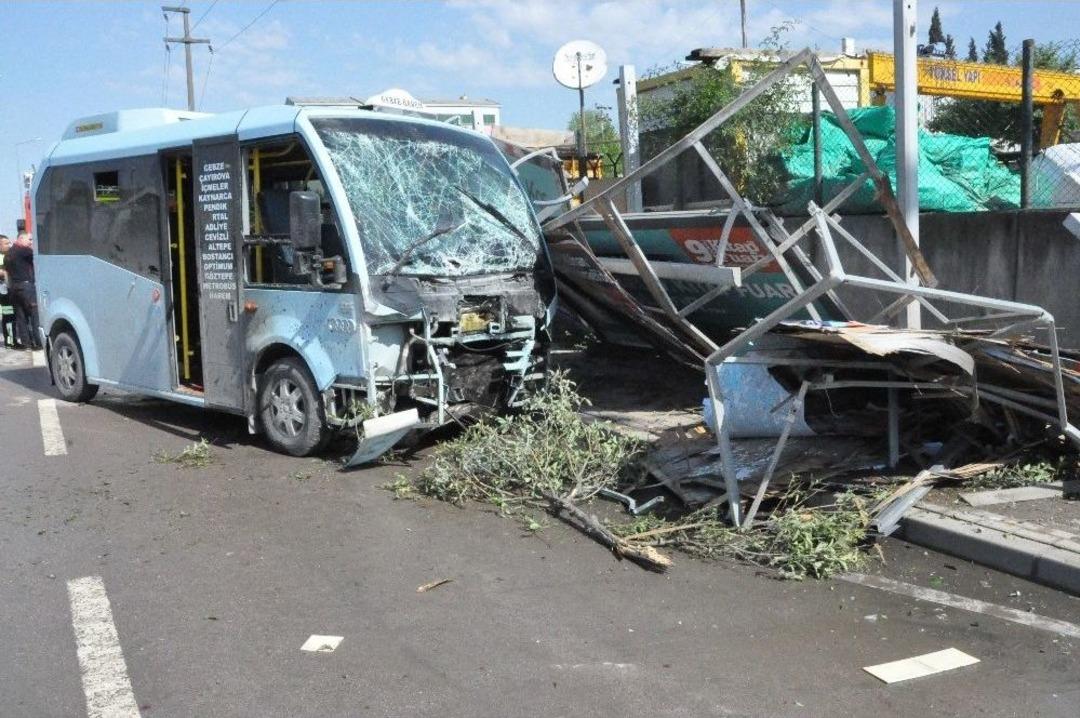 Minib&uuml;ste Can Pazarı: 7 Yaralı