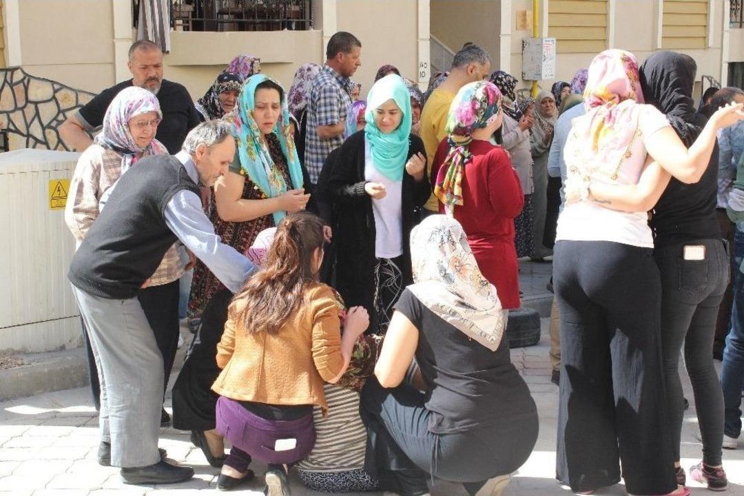 Bir G&uuml;n &Ouml;nce D&uuml;ğ&uuml;n, Bir G&uuml;n Sonra Cenaze