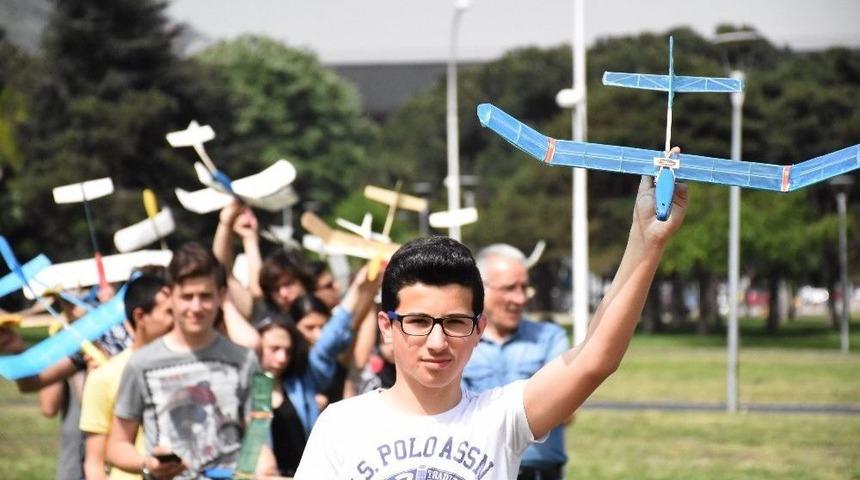 &Ouml;ğrenciler, Ata Model U&ccedil;ak Şampiyonas&rsquo;ında Kıyasıya Yarıştı