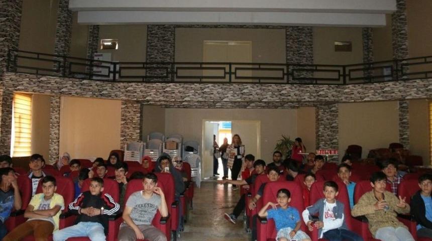 Edremit Belediyesinden Engellilere Sinema Keyfi