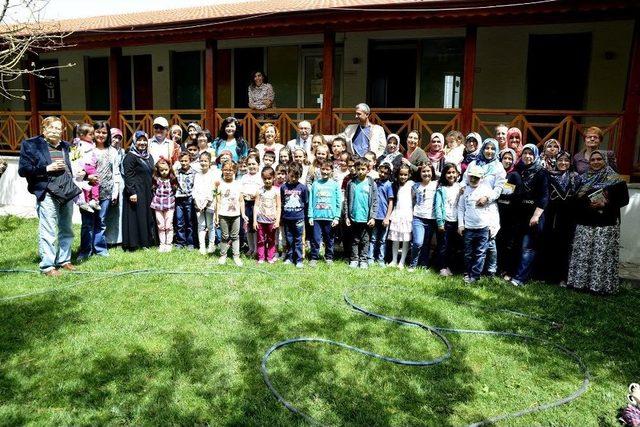 Türk Çocuk Edebiyatının Ustaları Miniklerle Buluştu