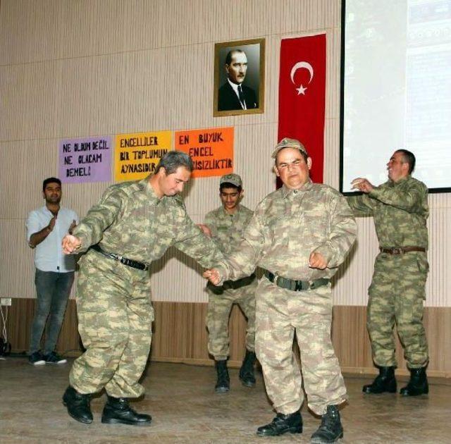 Engelliler, 'anneler Günü' Etkinliğinde Doyasıya Eğlendi