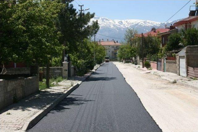 Asfalt Ve Kaldırım Yenileme Çalışmaları Devam Ediyor