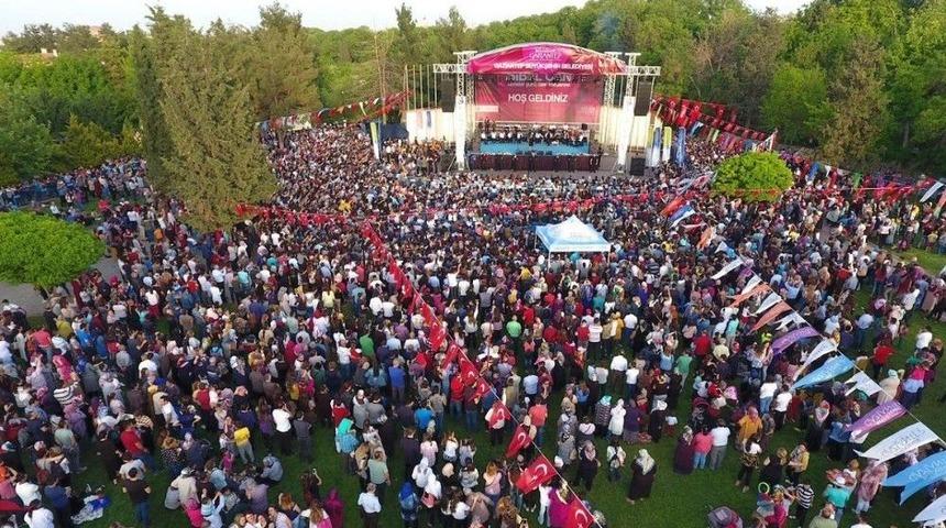 Sibel Can&rsquo;dan Anneler G&uuml;n&uuml; Konseri